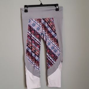 Athleta High Rise Chaturanga Tapestry Capri